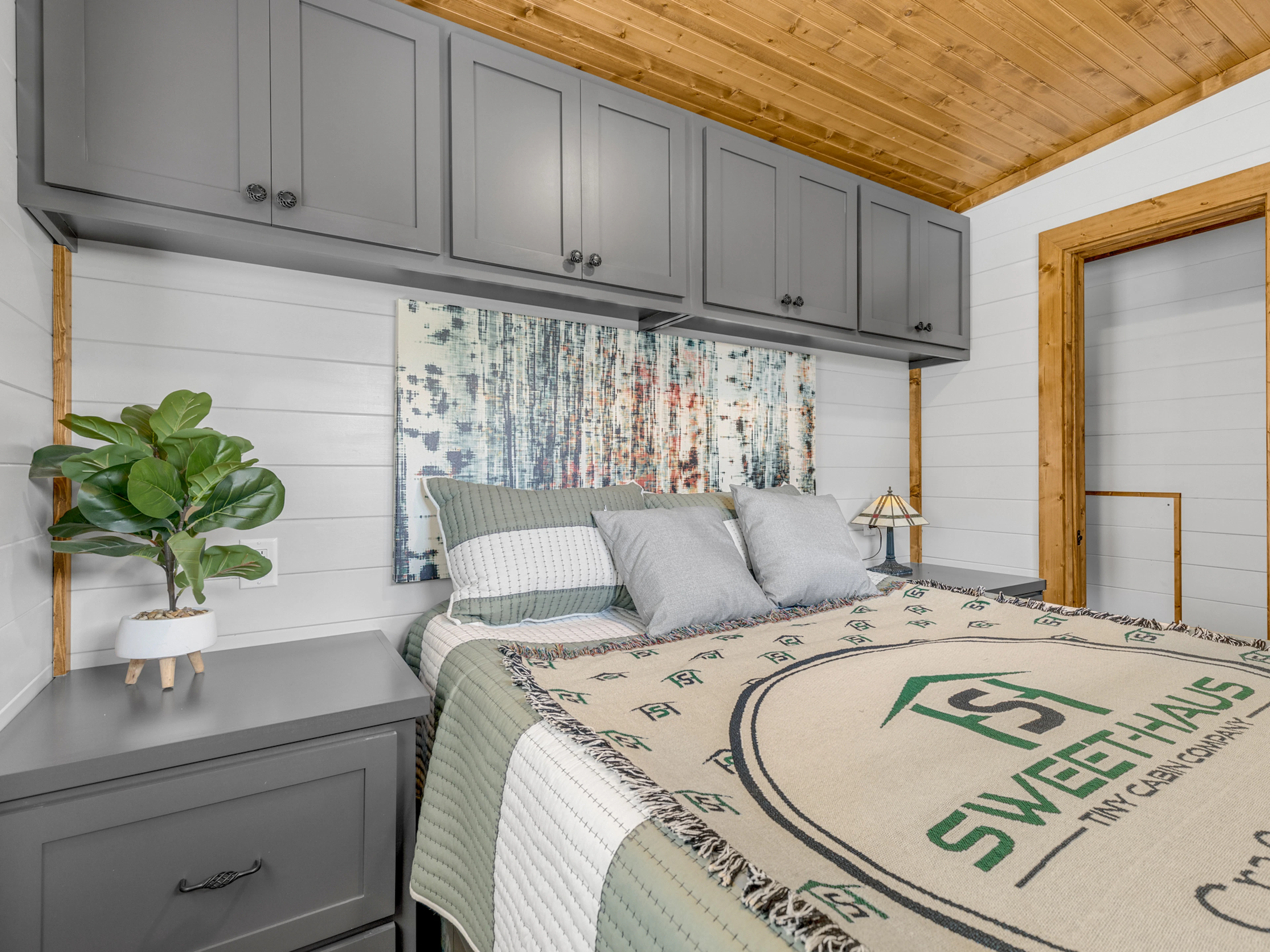 Mesa — Bedroom