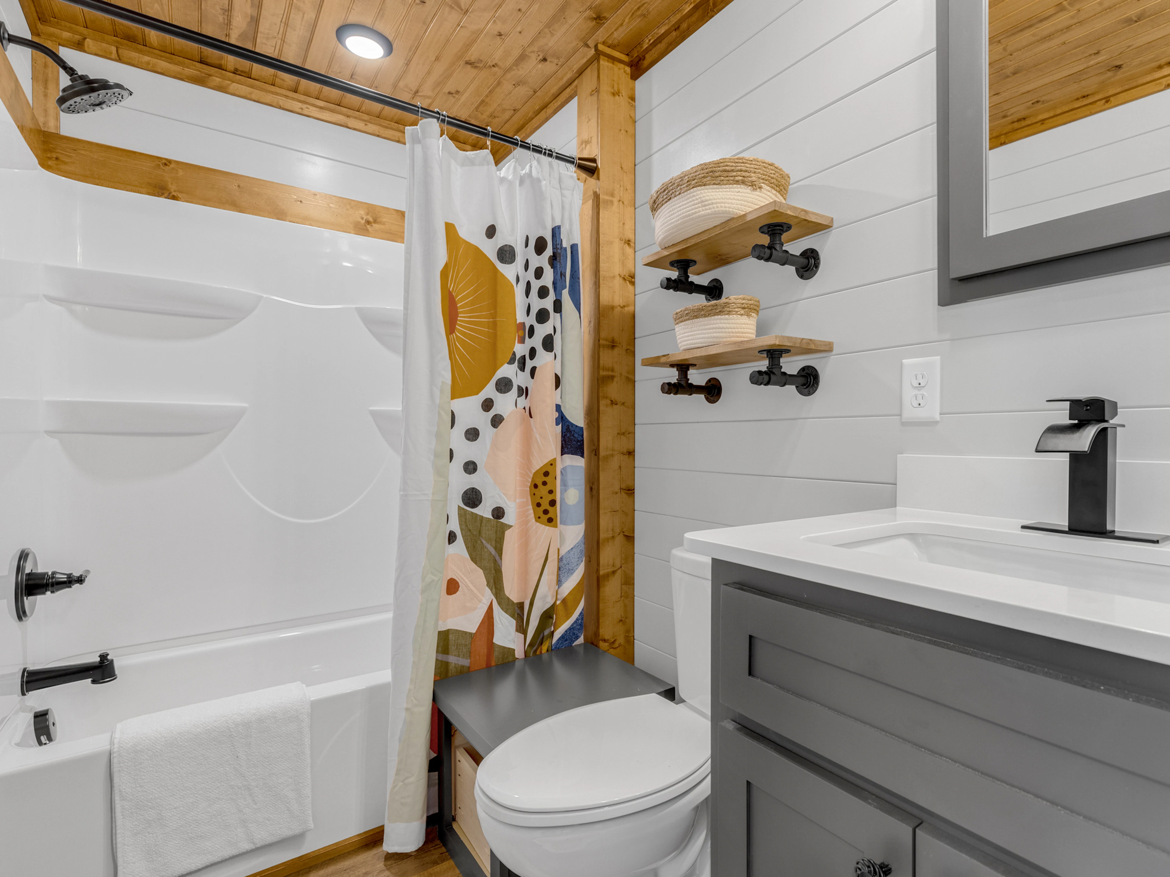 Mesa — Bathroom