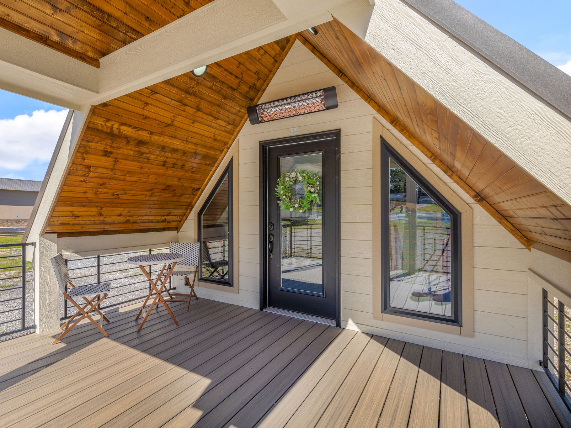 Tinde Front Porch